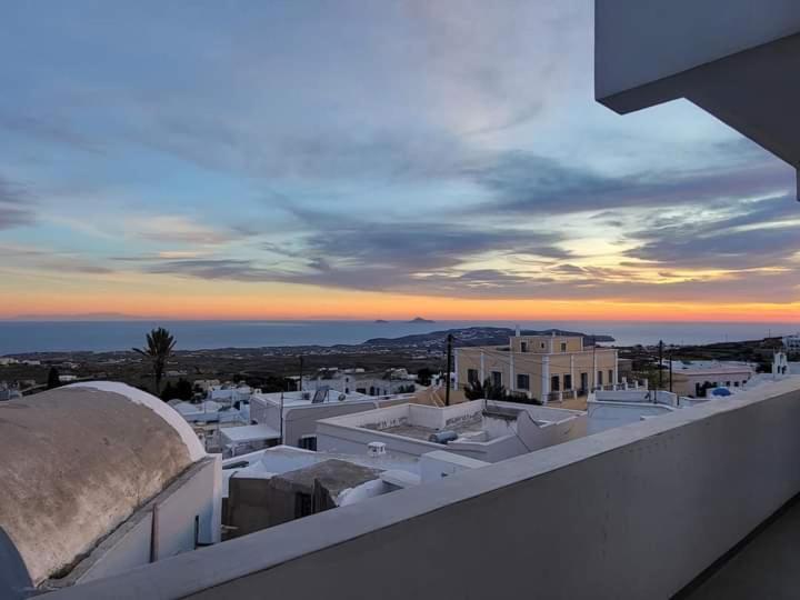 Astivi Santorini Apartments Pyrgos Kallistis Bagian luar foto